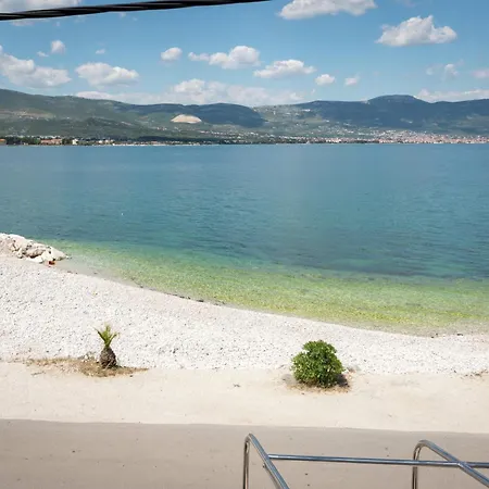 Luxurious In Arbanija With Jacuzzi Casa de Férias *