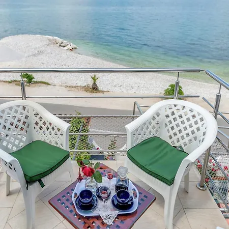 Casa de Férias Luxurious In Arbanija With Jacuzzi Trogir