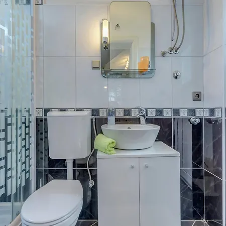 Luxurious In Arbanija With Jacuzzi Casa de Férias *