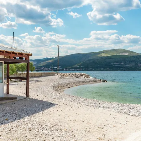 Luxurious In Arbanija With Jacuzzi