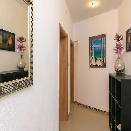 Luxurious In Arbanija With Jacuzzi Feriehus *