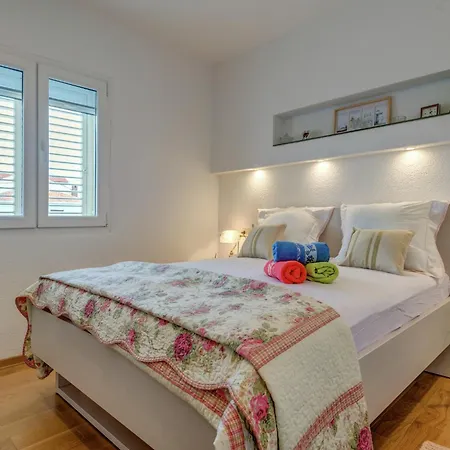 Luxurious In Arbanija With Jacuzzi Feriehus *