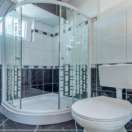 Luxurious In Arbanija With Jacuzzi *