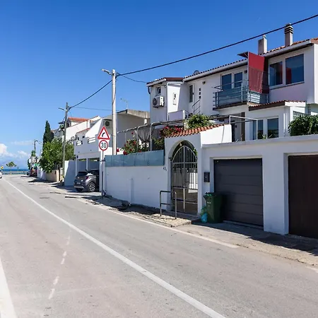 Luxurious In Arbanija With Jacuzzi Feriehus