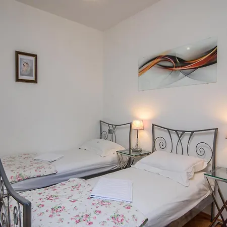 Feriehus Luxurious In Arbanija With Jacuzzi *
