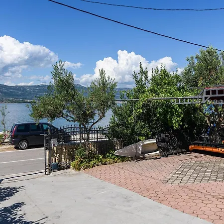 Luxurious In Arbanija With Jacuzzi Feriehus