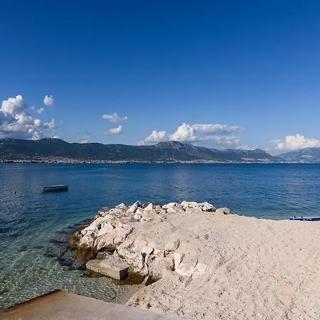 Feriehus Luxurious In Arbanija With Jacuzzi