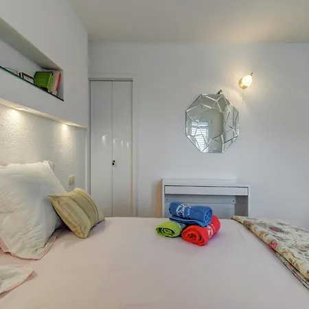 Luxurious In Arbanija With Jacuzzi Trogir