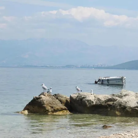Luxurious In Arbanija With Jacuzzi Trogir