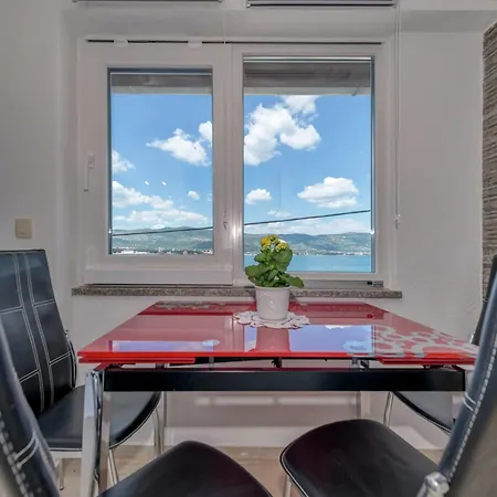 Feriehus Luxurious In Arbanija With Jacuzzi